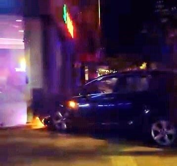 Bursa’da kontrolden çıkan otomobil önce elektrik panosuna ardından motosiklete çarptı Bursa’nın İnegöl ilçesinde meydana gelen kazada kontrolden çıkan otomobil yol