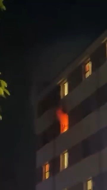 Bursa’da öğrenci yurdunda yangın Bursa’da erkek öğrenci yurdunda yangın çıktı. İtfaiye ekiplerinin yangına müdahalesi