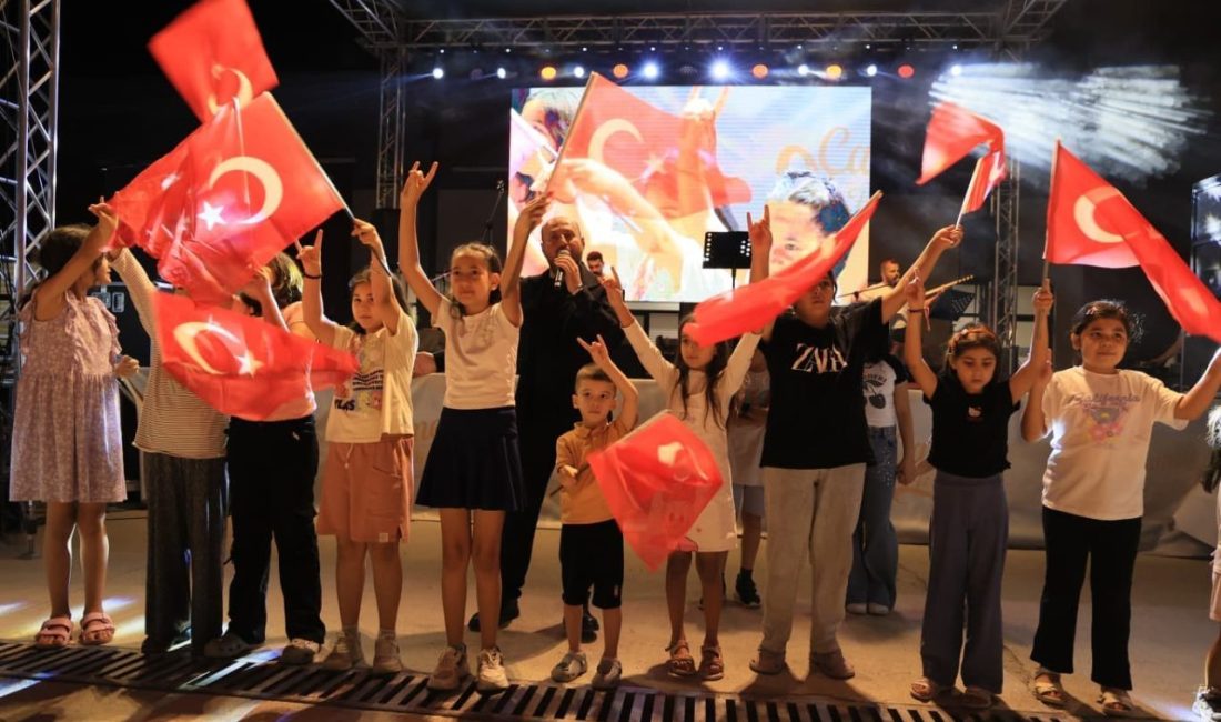 Çameli’nde sahne alan Ahmet Öngel, milli duyguları yaşattı 9 .Çameli Kültür, Turizm, Tarım ve Doğa Sporları Festivali’nin 5.