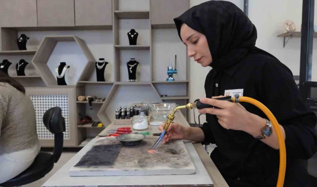 Türkiye’nin tahıl ambarı olarak adlandırılan Şanlıurfa’da yüzyıllardır tarlalarda çalışarak aile