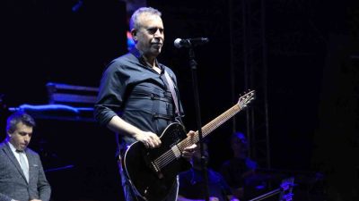 Çorum’da sahne alan ünlü sanatçılar Haluk Levent ve Zara, binlerce