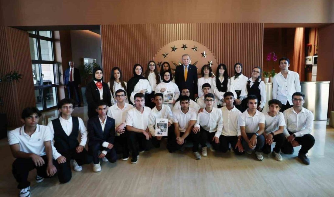 Malazgirt Zaferi’nin 954. yıl dönümü kutlamalarına katılmak üzere Bitlis’in Ahlat