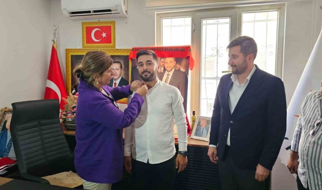 Diyarbakır’da Cumhuriyet Halk Partisi’nden (CHP) bir grup, Adalet ve Kalkınma