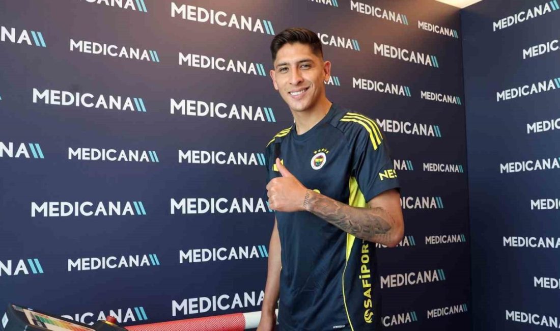 Edson Alvarez sağlık kontrolünden geçti Fenerbahçe’nin yeni transferi Edson Alvarez, sağlık kontrolünden geçti. Fenerbahçe’nin kadrosuna