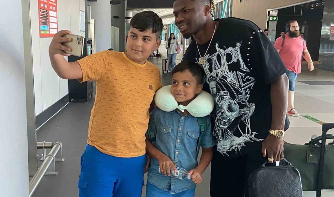 Beşiktaş’ın anlaşma sağladığı Malili futbolcu El Bilal Toure, transfer görüşmelerini