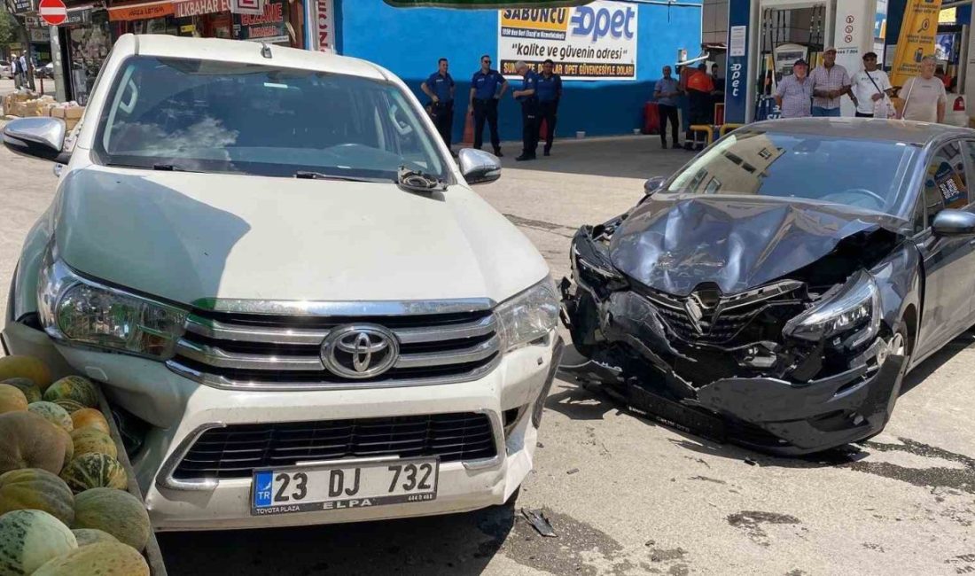 Elazığ’da trafik kazası Elazığ’da otomobil ile arazi aracının çarpışması sonucu meydana gelen kazada