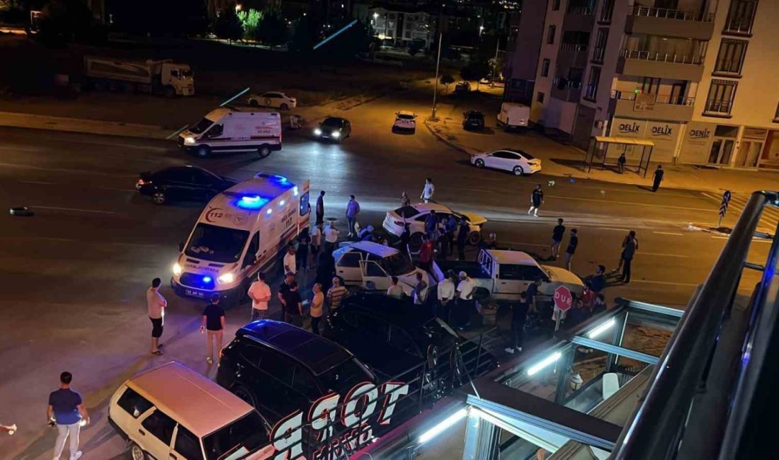 Elazığ’da iki otomobil ve bir kamyonetin çarpışması sonucu meydana gelen