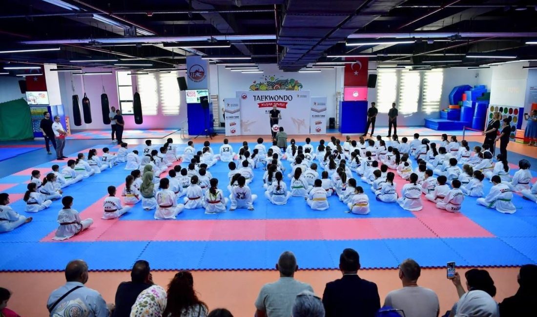 Fatih Belediyesi’nin ev sahipliğinde düzenlenen taekwondo gösterisi, Neslişah Sultan Spor