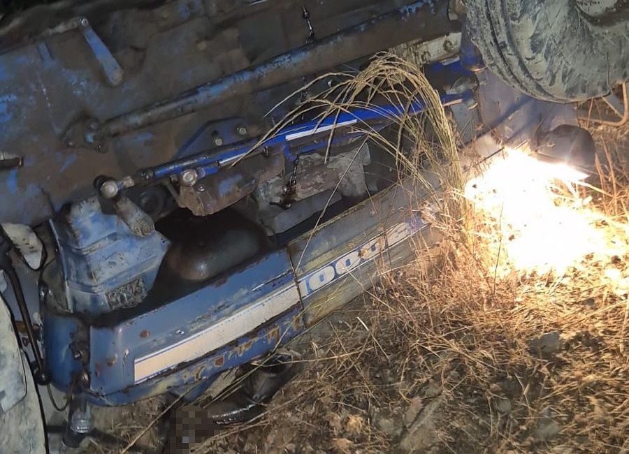 Adana’ın Feke ilçesinde traktörün devrilmesi sonucu 1 kişi hayatını kaybetti.
