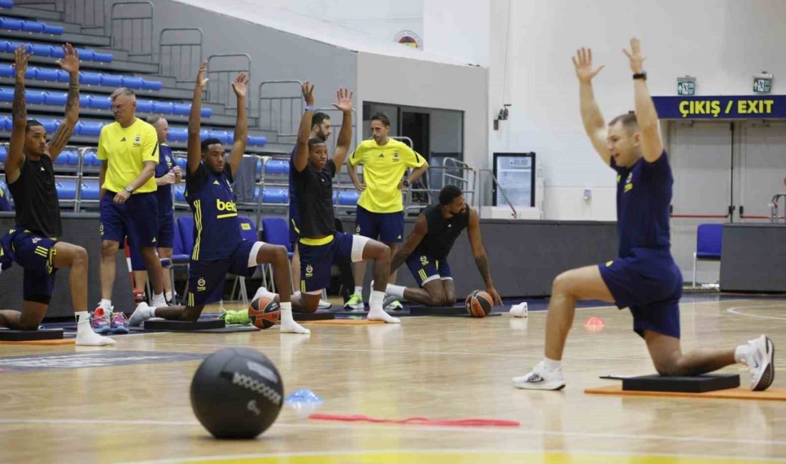 Fenerbahçe Erkek Basketbol takımı, yeni sezonun ilk antrenmanını yaptı Geride bıraktığımız sezonu Euroleague, Basketbol Süper Ligi ve Türkiye Kupası