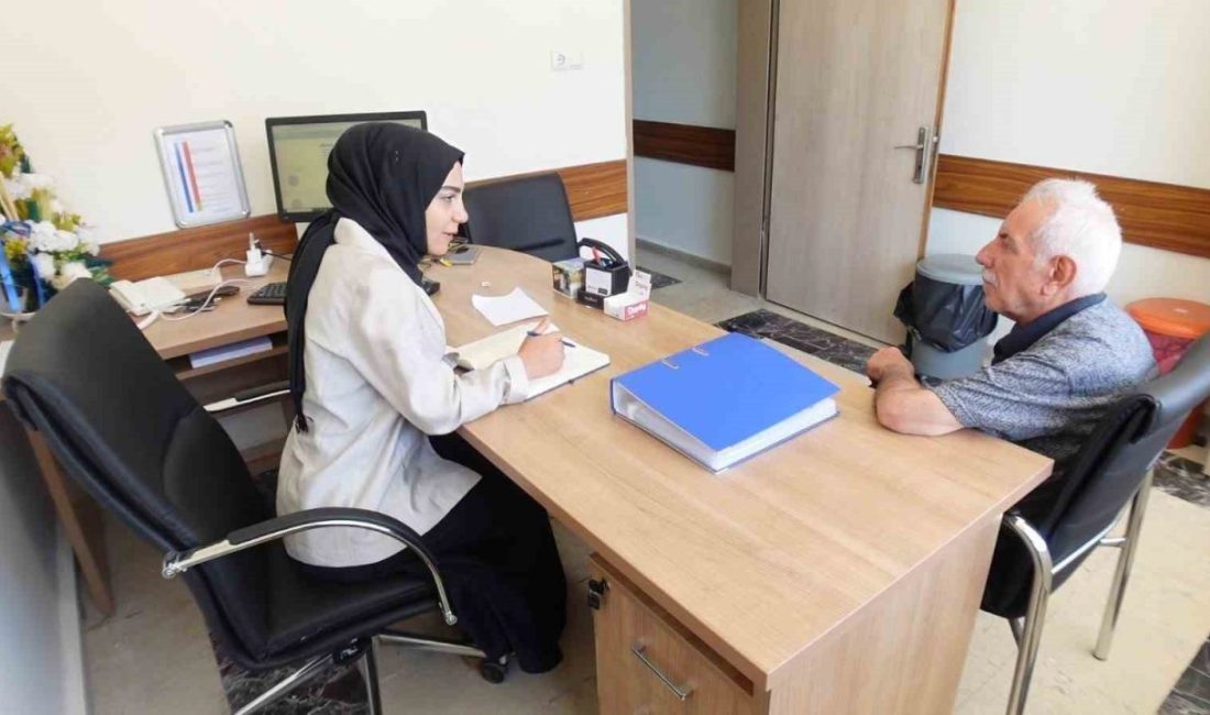 Sigara kullanan bireylere çeşitli yöntemlerle danışmanlık hizmeti sunarak sigarayı bırakma