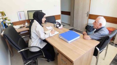 Sigara kullanan bireylere çeşitli yöntemlerle danışmanlık hizmeti sunarak sigarayı bırakma