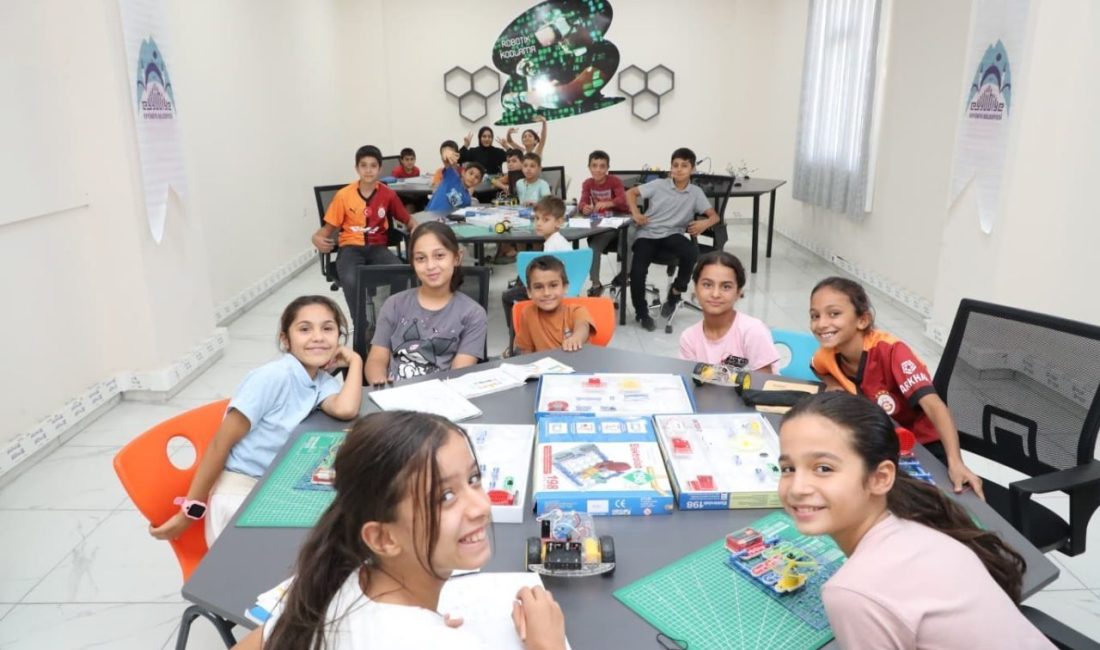 Eyyübiye Belediye Başkanı Mehmet Kuş, Süleymanşah Gençlik Merkezini ziyaret ederek