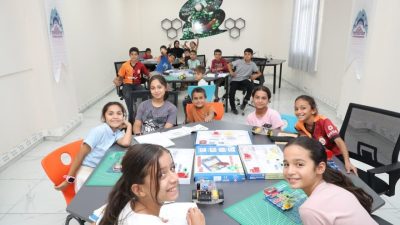 Eyyübiye Belediye Başkanı Mehmet Kuş, Süleymanşah Gençlik Merkezini ziyaret ederek