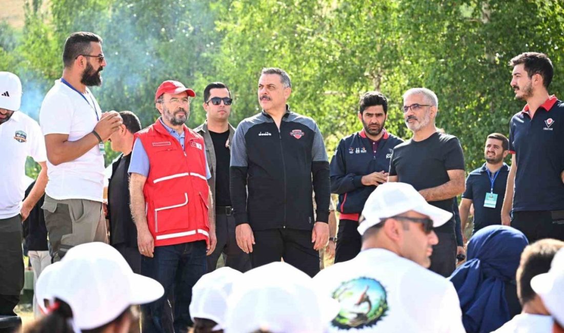 Genç Kızılay Erzurum ‘Afete Hazırım Kampı’ Konaklı’da başladı Erzurum Valisi Mustafa Çiftçi’nin katılımlarıyla, Türk Kızılay Genel Merkezi Genç