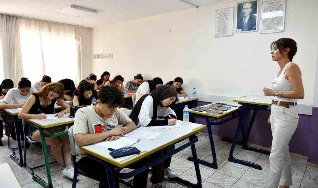 Gençleri ücretsiz üniversiteye hazırlayan MURGEM’de kayıtlar başladı Muratpaşa Belediyesi’nin, yılı yüzde 95’lik başarı ile tamamlayan gençlere ücretsiz