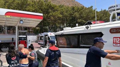 Muğla’nın Marmaris ilçesi açıklarında seyreden gezi teknesinde rahatsızlanan vatandaş Sahil