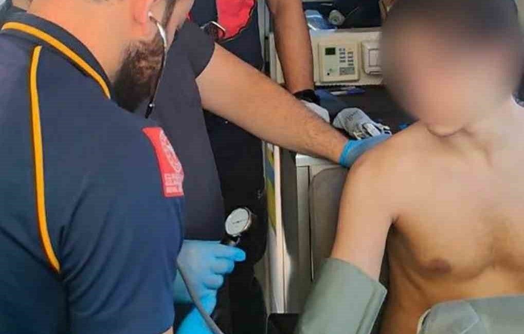 Muğla’nın Fethiye ilçesi açıklarında seyreden gezi teknesinde rahatsızlanan vatandaş Sahil