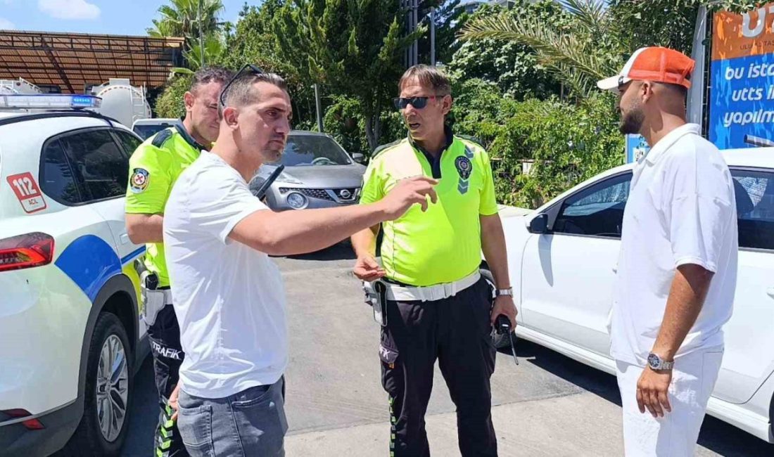 Haklılık tartışması kask cezasıyla sonlandı Antalya’da iki motosikletin birbirlerine sürtünmesi sonucu meydana gelen kazanın ardından