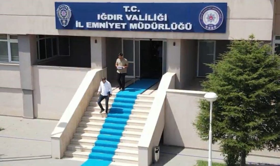 Iğdır İl Emniyet Müdürlüğü Göçmen Kaçakçılığıyla Mücadele Şube Müdürlüğü ekipleri,