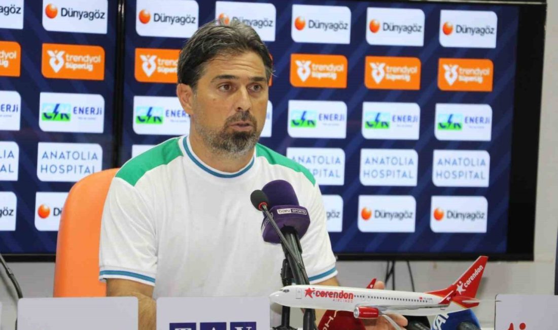 Çaykur Rizespor Teknik Direktörü İlhan Palut, Corendon Alanyaspor maçının ardından