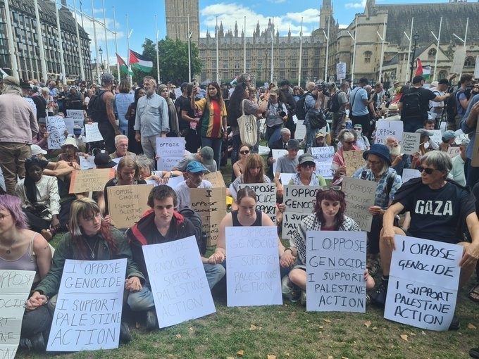 İngiltere’deki Filistin’e destek gösterilerine katılan 466 kişi gözaltına alındı İngiltere’nin başkenti Londra’da Palestine Action (Filistin Hareketi) grubuna destek vermek