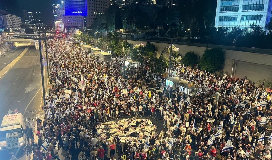İsrail’de hükümet karşıtı gösteriler sürüyor: On binlerce kişi Netanyahu hükümetinin Gazze politikalarını protesto etti İsrail hükümetinin Gazze Şeridi’ni işgal planına tepki olarak protesto gösterisi