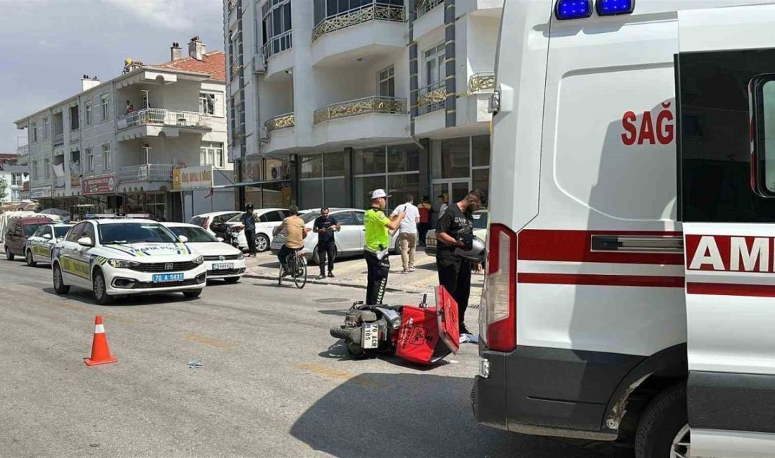 Karaman’da otomobille çarpışan motokurye yaralandı Karaman’da otomobil ile çarpın motokurye yola savrularak yaralandı. Kaza, Kırbağı
