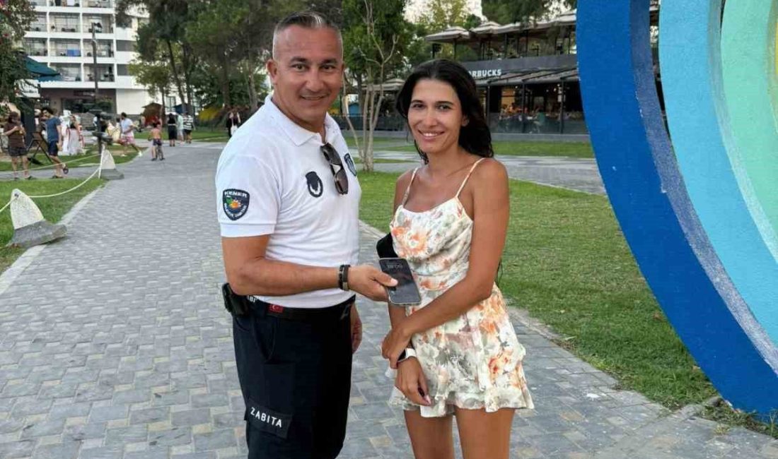 Kaybolan telefon sahibine teslim edildi Kemer Belediyesi Zabıta Müdürlüğü ekipleri, Kemer Belediyesi Deniz Kafe çevresinde