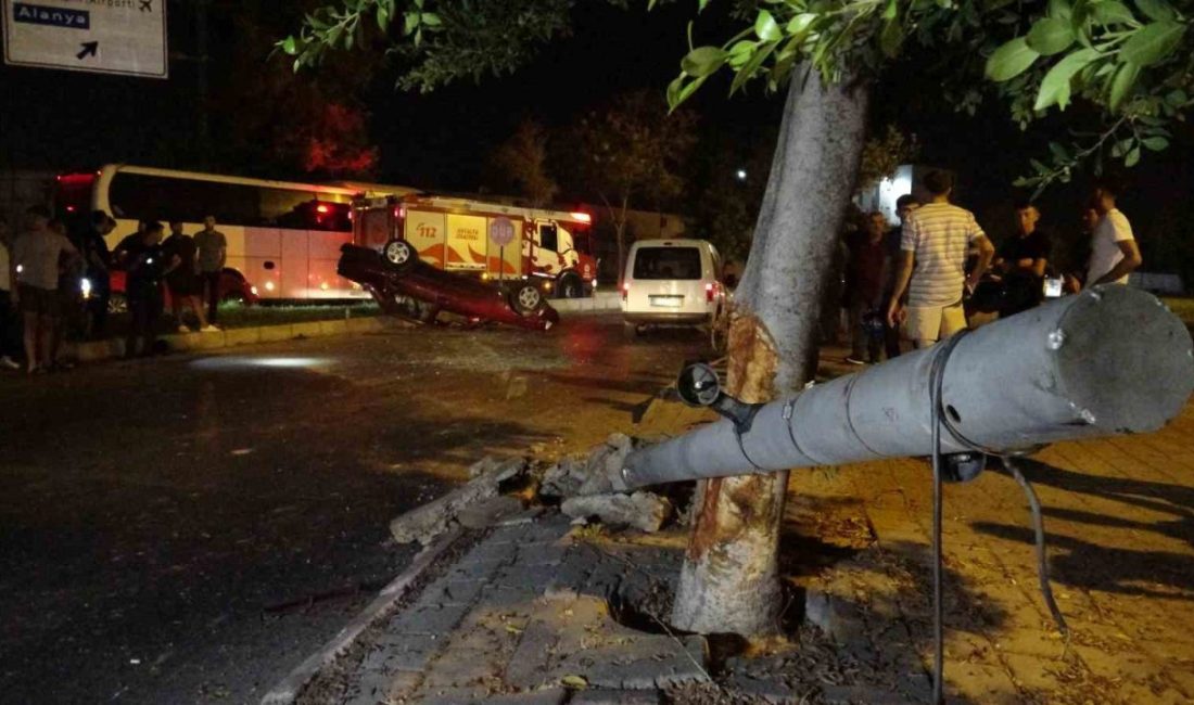 Antalya’da, sürücüsünün direksiyon hakimiyetini kaybetmesi sonucu takla atan otomobildeki sürücü