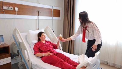 KAHRAMANMARAŞ (İHA) – Makedonya’dan Türkiye’ye gelen Djeljan Salıova şifayı Kahramanmaraş’ta