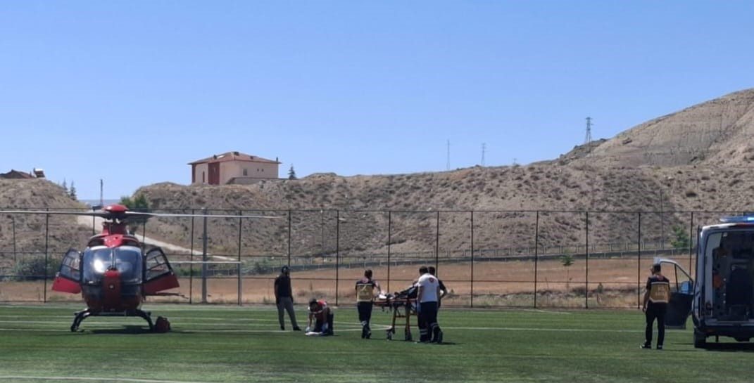 Malatya’nın Darende ilçesinde rahatsızlanan 78 yaşındaki A.Y., ambulans helikopterle hastaneye
