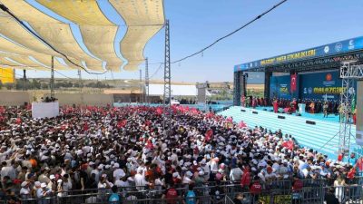 Muş’un Malazgirt ilçesinde binlerce vatandaş, Malazgirt Zaferi’nin 954’üncü yıl dönümü