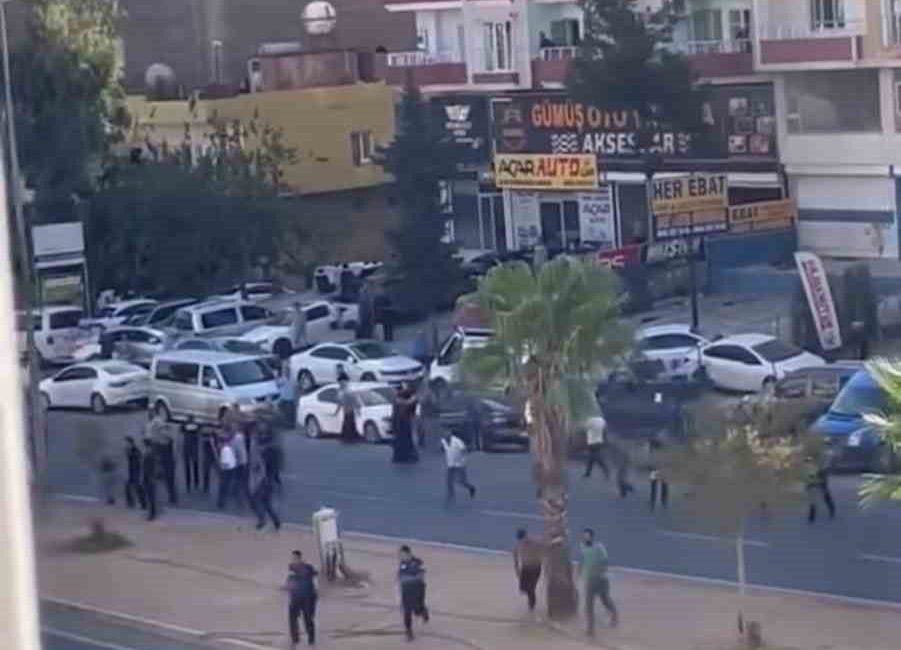 Mardin’de taşlı sopalı kavga: 4 yaralı Mardin’de çıkan taşlı sopalı kavgada 4 kişi yaralandı. Edinilen bilgiye