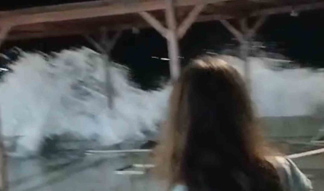 Marmara Denizi’nde 3 gündür etkili olan poyraz, akşam saatlerinde şiddetini