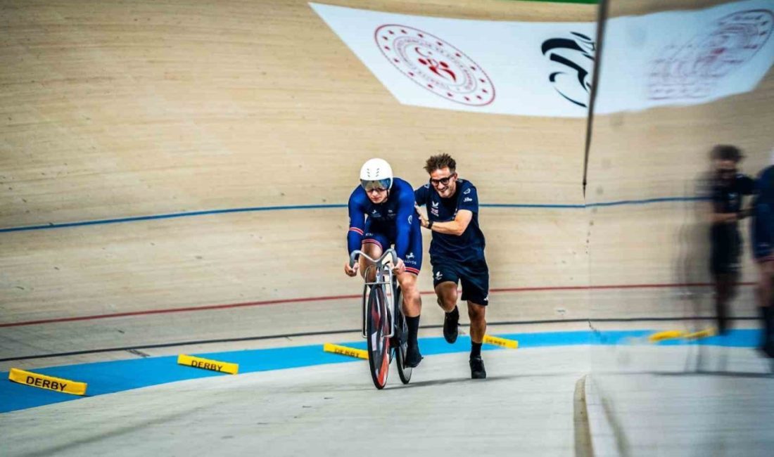 Büyük Britanya adına yarışan Matt Richardson, erkekler elit 200 metre