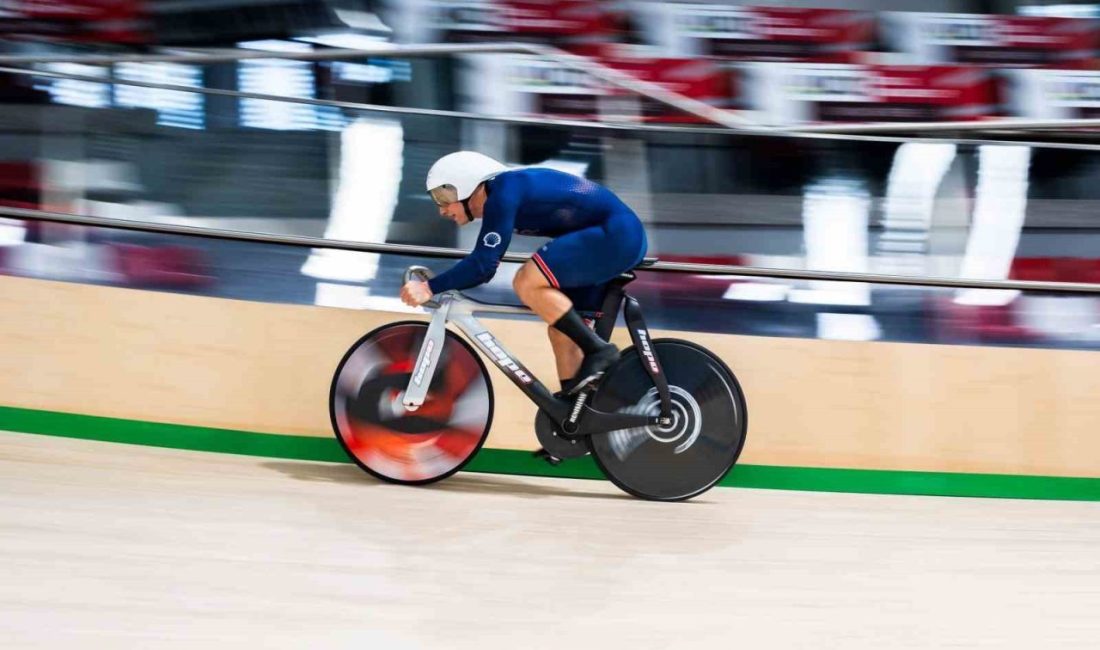 Konya Velodromu pist bisiklet tarihinin en hızlı rekoruna sahne oldu.
