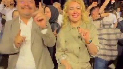 AK Parti Denizli İl Başkanı Muhammet Subaşıoğlu, katıldığı etkinliklerde dans