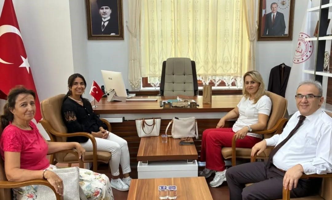 Milli Eğitim Müdürü Esmen’e hayırlı olsun ziyareti Edremit İlçe Milli Eğitim Müdürü Ramazan Esmen, görevine başlamasının ardından
