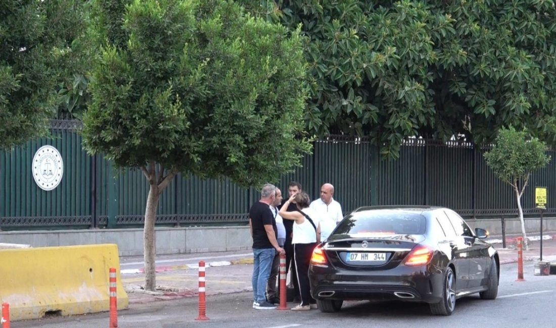 Rüşvet ve yolsuzluk soruşturması kapsamında hakkında yakalama kararı bulunan Muhittin