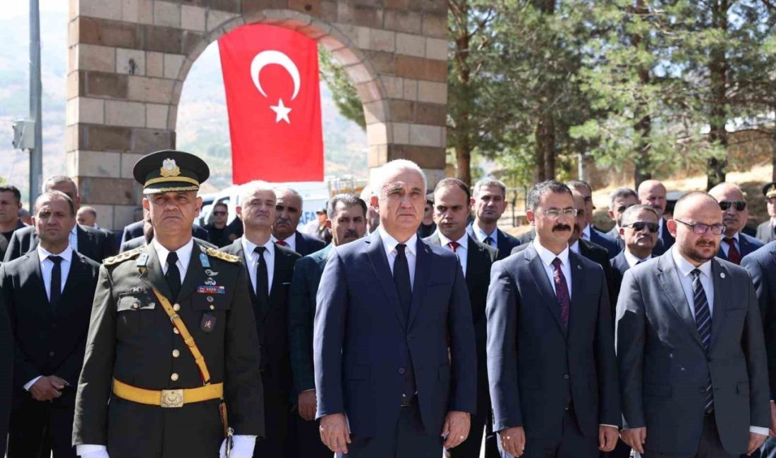 Muş’ta 30 Ağustos Zafer Bayramı’nın 103’üncü yıl dönümü düzenlenen törenle