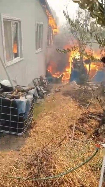 Kocaeli’nin Karamürsel ilçesinde çıkan ve kontrol altına alınmaya çalışılan orman