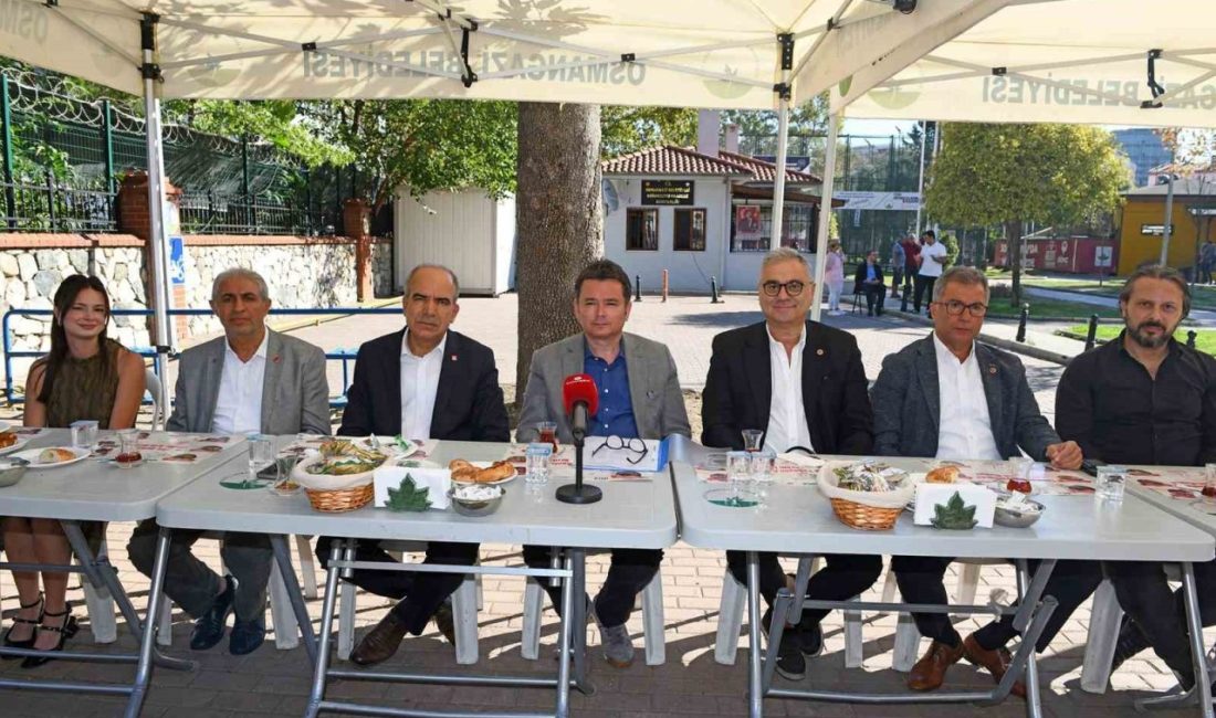 Osmangazi Belediyesi’nden kentsel dönüşüm hamlesi Osmangazi Belediye Başkanı Erkan Aydın, Soğukkuyu Mahallesi’nde vatandaşlarla bir araya