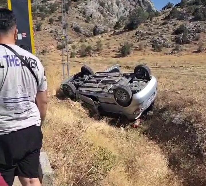 Otomobil şarampole yuvarlandı: 2 yaralı Adıyaman’ın Sincik ilçesinde otomobilin şarampole yuvarlanması sonucu 2 kişi yaralandı.
