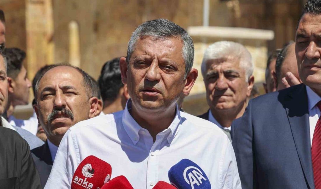 Özgür Özel’den Filistin açıklaması: “Türkiye Büyük Millet Meclisi’ni olağanüstü toplantıya çağırıyoruz” Bir dizi program için Sivas’a giden CHP Genel Başkanı Özgür