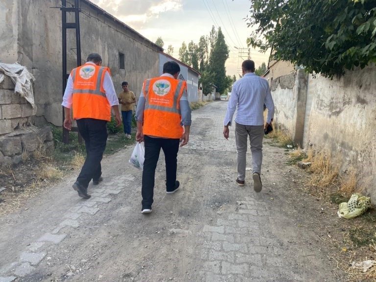 Patnos’ta 50 aileye et yardımı yapıldı Patnos’ta faaliyetlerini sürdüren İyilik Elçileri Derneği, sosyal sorumluluk çalışmaları kapsamında