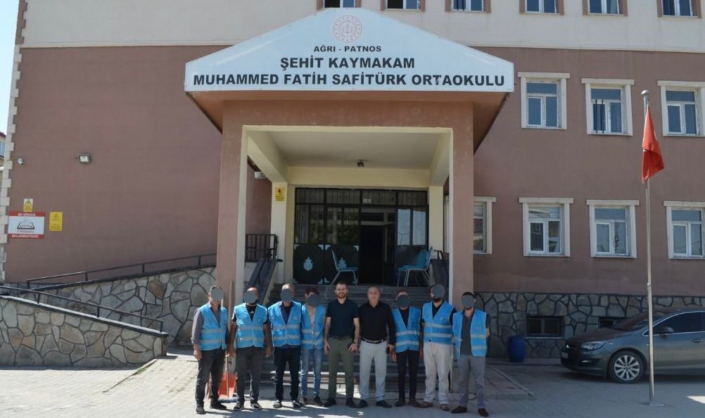 Patnos’ta okul düzenleme seferberliği Ağrı’nın Patnos ilçesinde, kamuya yararlı bir işte ücretsiz çalıştırılmaya ilişkin