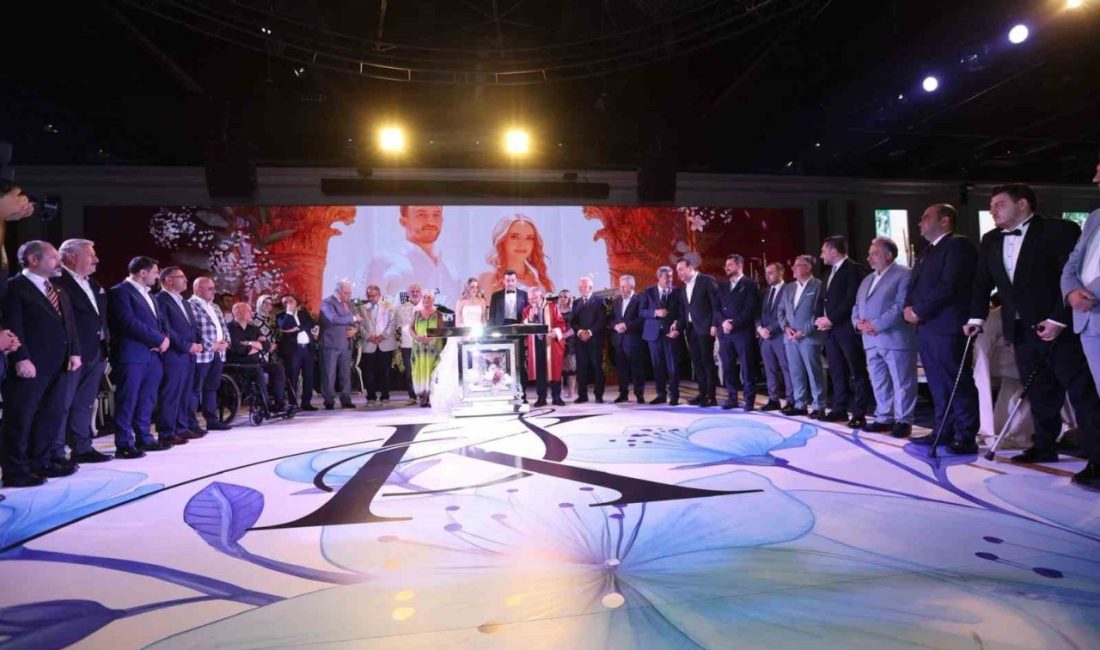 Saçmacı ve Tütüncü ailelerinin mutlu günü Kayseri’nin tanınmış iş insanlarından sanayici Ahmet Hilmi Kürtüncü’nün oğlu Koray