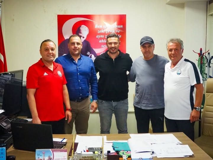 Manisa Süper Amatör Küme ekiplerinden Salihli Belediyespor, teknik direktör Zeki