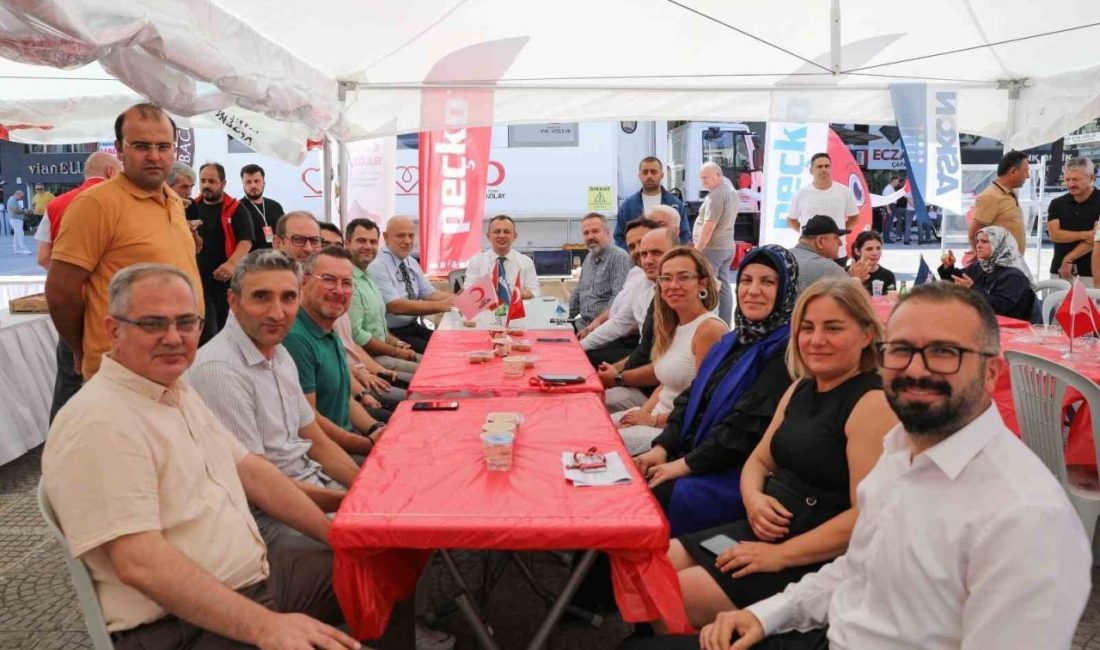 Samsun İl Sağlık Müdürlüğü yöneticilerinden Kızılay’ın kampanyasına destek Samsun İl Sağlık Müdürlüğü bünyesindeki sağlık yöneticileri, Türk Kızılay Orta